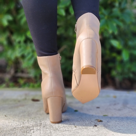 Women's Nude High Chunky Heeled Boots Zip Up Pointy Toe Ankle - Picture 6 of 8